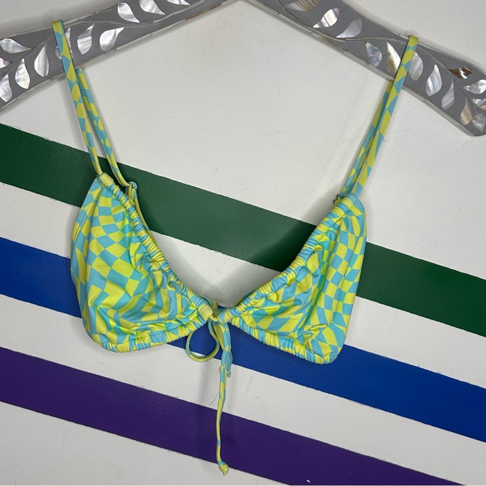 NEW It’s Now Cool wavy checkerboard bikini top size medium
